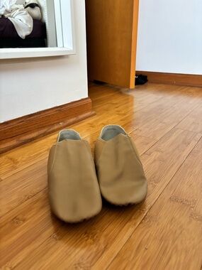 TAN LEATHER DANCE SHOES